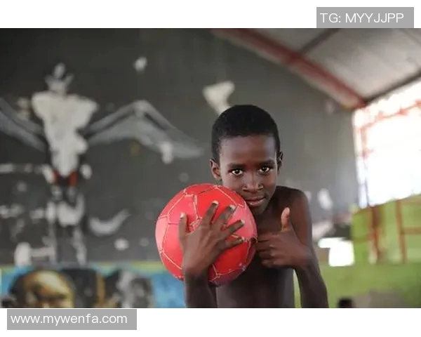 街头足球挑战赛：球星街头过招，炫技与激情的碰撞现场