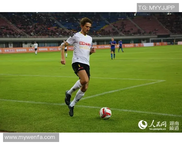 退役球星国际足球友谊赛：传奇巅峰再现